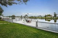 Serene Lakefront home in Tampa Bay, close to beaches and downtown Tarpon Springs