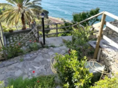 ELEGANT APARTMENT WITH EXTRAORDINARY SEA VIEW IN THE HEART OF THE FIVE LANDS Hotels in Corniglia