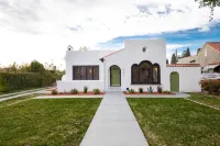 NEW! SPANISH BOHO COLONIAL RETREAT - WOOD STREET - DOWNTOWN RIVERSIDE Hotels near Pierce Brothers Crestlawn Memorial Park and Mortuary