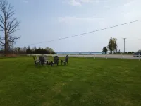 Relaxing Lake View Home, Pet Friendly, Central Location.  Close to Ferries! Hotels in Moran Township