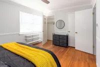 Relaxing UNC Townhome with Pool Các khách sạn ở Chapel Hill