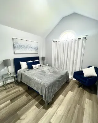 PoolerBnB, Spacious Modern Getaway near Savannah! Hotel in zona Steeplechase Playground