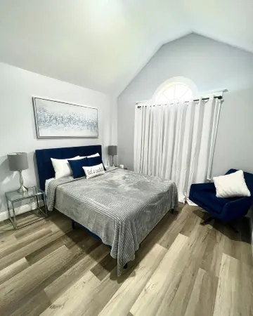 PoolerBnB, Spacious Modern Getaway near Savannah! Отели рядом с достопримечательностью «Спортивная площадка Стиплчейз»