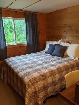 3 Br Lakefront Cottage on Beautiful Sandy Beach Lake Missaukee