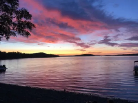 Cozy escape in Portage Lake. Sleeps up to ten people!