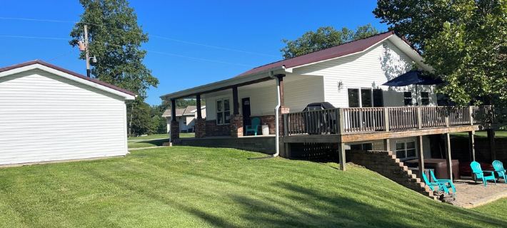 Lakefront living on Lake of Egypt Hotels in Williamson County