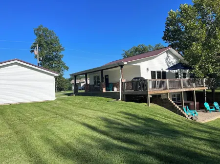 Lakefront living on Lake of Egypt Отели в г. Крил Спрингс