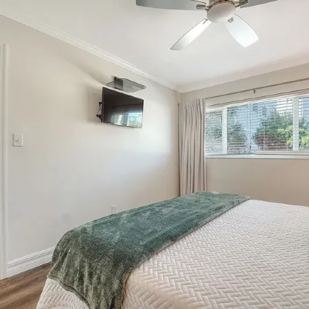 Stunning 1-Bedroom, Remodeled Apartment Overlooking Pool Near the Beach