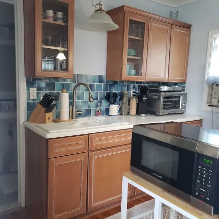 Cozy Beach Getaway - 1000' from Ocean/Boardwalk; 6 blocks from LIRR Отели в г. Лонг Бич