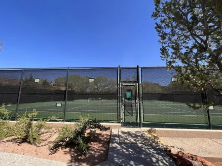 Golf, Hike or Bike Sedona at our Gated 2 Bed 2 Bath Resort Condo Отели рядом с достопримечательностью «Белл Рок»