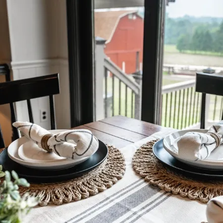 Amazing views, hot tub/outdoor fireplace, countryside, farm with calves & goats.