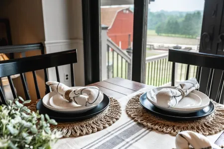 Amazing views, hot tub/outdoor fireplace, countryside, farm with calves & goats.