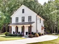 Cozy Downtown Retreat! Patio + Fire Pit + Garden Hotels in Oconee County