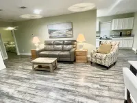 Cozy 2-Bedroom 2 Bath Cottage in Enjoyable Ocean Springs! Sleeps 4 Guests. Hotels in Gulf Park Estates