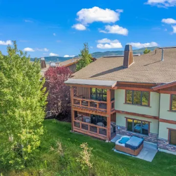 Hot Tub, Free DV Shuttle, 180° View of Deer Valley, 1GB Wifi, Pets Welcome