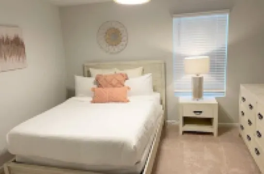 Kenzie’s Corner | Modern | Comfort | Resort