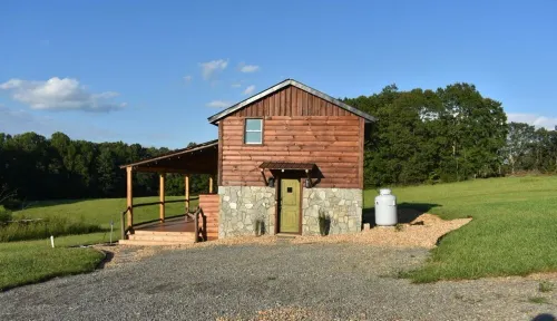 Rustic Tobacco Barn Cabin in the heart of Yadkin Valley Wine Country