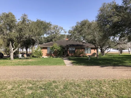 Four bedroom country home that is Great for Family Reunions or a Quiet Retreat. Отели в г. Клеберг