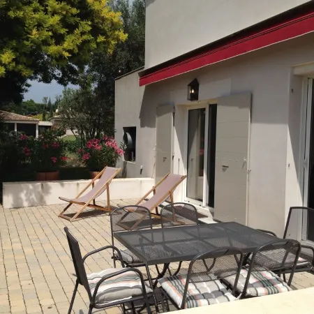 Bottom of independent 60m2 villa, 2 bedrooms, large terrace and golf ball