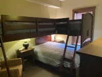 Luxury Ski-in/Ski-out 2 BR, Soaring Eagle 207, Hot tubs, Underground parking