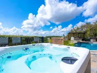 Experience Vista Grande: 4600 sq ft. of Luxury - Heatable Pool and City Views Hotele w: Helotes