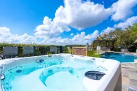 Experience Vista Grande: 4600 sq ft. of Luxury - Heatable Pool and City Views Hotel a Helotes