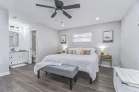 Bright & Beautiful 3/2 house close to Beaches & Fun