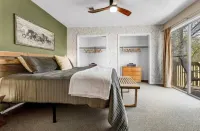 Townhouse Home Away from Home - 2 miles to Texas A&M