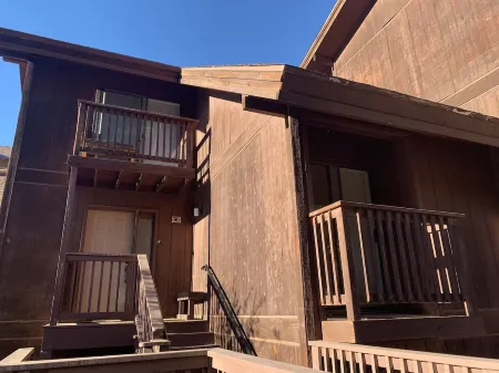 3/2 Condo. Mountain views. Easy access to Resort