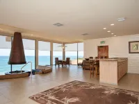 Poolside and Beachfront Remodeled Close to Everything! 索拉納海灘酒店