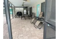 5BR/3BA, heated pool, beach <1 mile