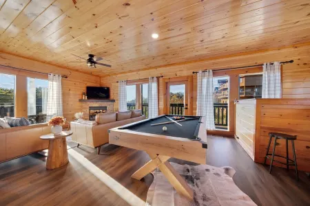 Discount Attraction Tickets! Cabin w/ Views & Pool Near Douglas Lake + Sleeps 12 Отели рядом с достопримечательностью «Sims Point»