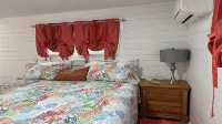 Charming modern cottage, in Crawfordville with extra parking for your boat.
