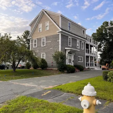 <br>Danvers spacious apt near Salem historic witch town Mall / Hospital Отели в г. Данверс