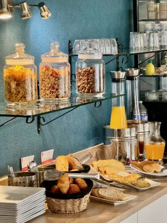 Brit Hotel les Alizes Отели в г. Ле Мутье-ан-Рес