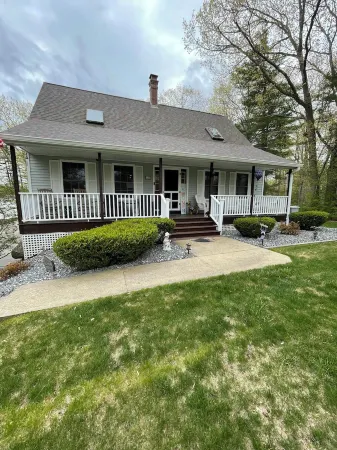 Entire house in Wells, ME nestled in a quiet neighborhood a mile from the beach.