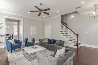 Beautiful Townhouse at De Tonti Square