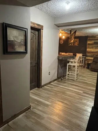 Rustic Cabin-Farmhouse Vibe Secluded with Hot Tub