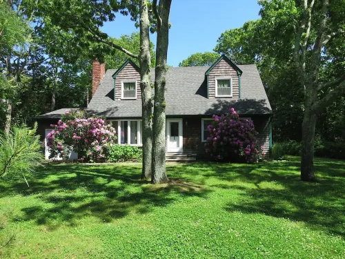 July Availability. Beautiful Private 4 Br, Heated Pool. Close to Everything.