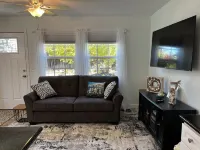 Parkside Cottage w/ Patio/BBQ - 20 min to beach Hotels in Santa Maria