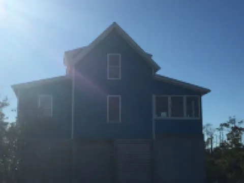 Cedar Island cottage, short walk to beach