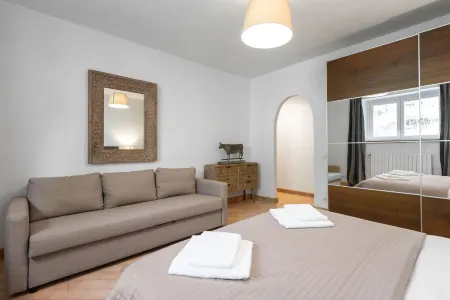 Luxe Roman Villa 25 minutes away from Rome | POOL, TENNIS COURT, FOOTBALL