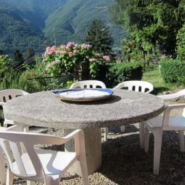 Villa Rossa,  magnificent garden and view on the lake at only 10 min. from Como