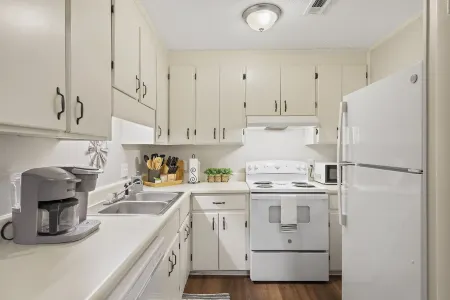 20 Green Acres Apartment