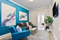 The Downtown Hive:  Sophisticated stay steps from Main St Bethlehem!