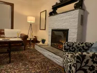 Perfect for entertaining. In-town hide-away Pet friendly