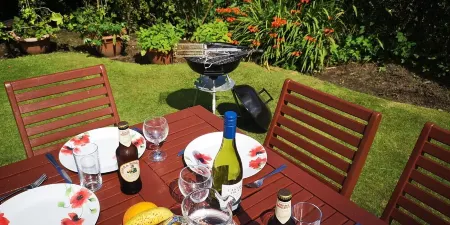 Bright, spacious centrally-located 3-bedroomed house with ample free parking. Отели рядом с достопримечательностью «Университет Стерлинг»