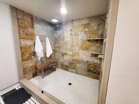 HIstoric Tiny House - Down on Main Street!