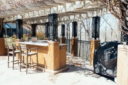 Hilltop Cabin on Center Hill Lake