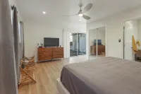 5 min walk from UOP & Miracle Mile- Updated home with master suite! Hotels near Sky Zone Trampoline Park